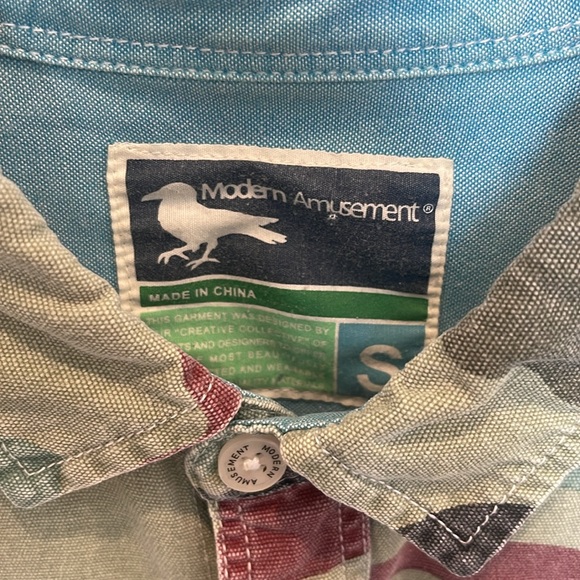 Modern Amusement Men’s Size Small Camouflage Short Sleeve Button Up Cotton Shirt - Picture 2 of 5